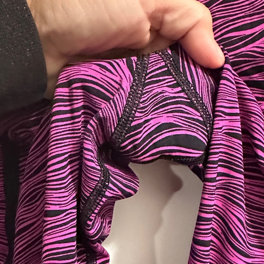 lululemon athletica Pink and Black Wave Leggings - Picture 13 of 15
